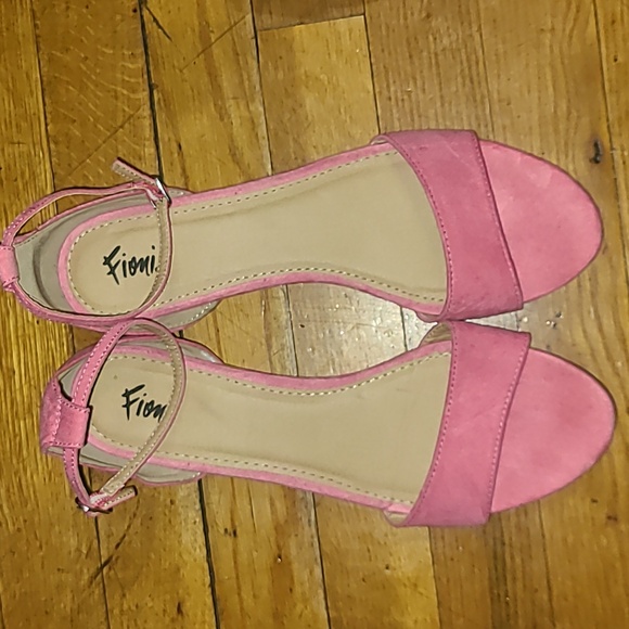 Sandals - Picture 2 of 11